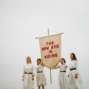 Pochette de l'abum The new Eve Is Rising, de The New Eves